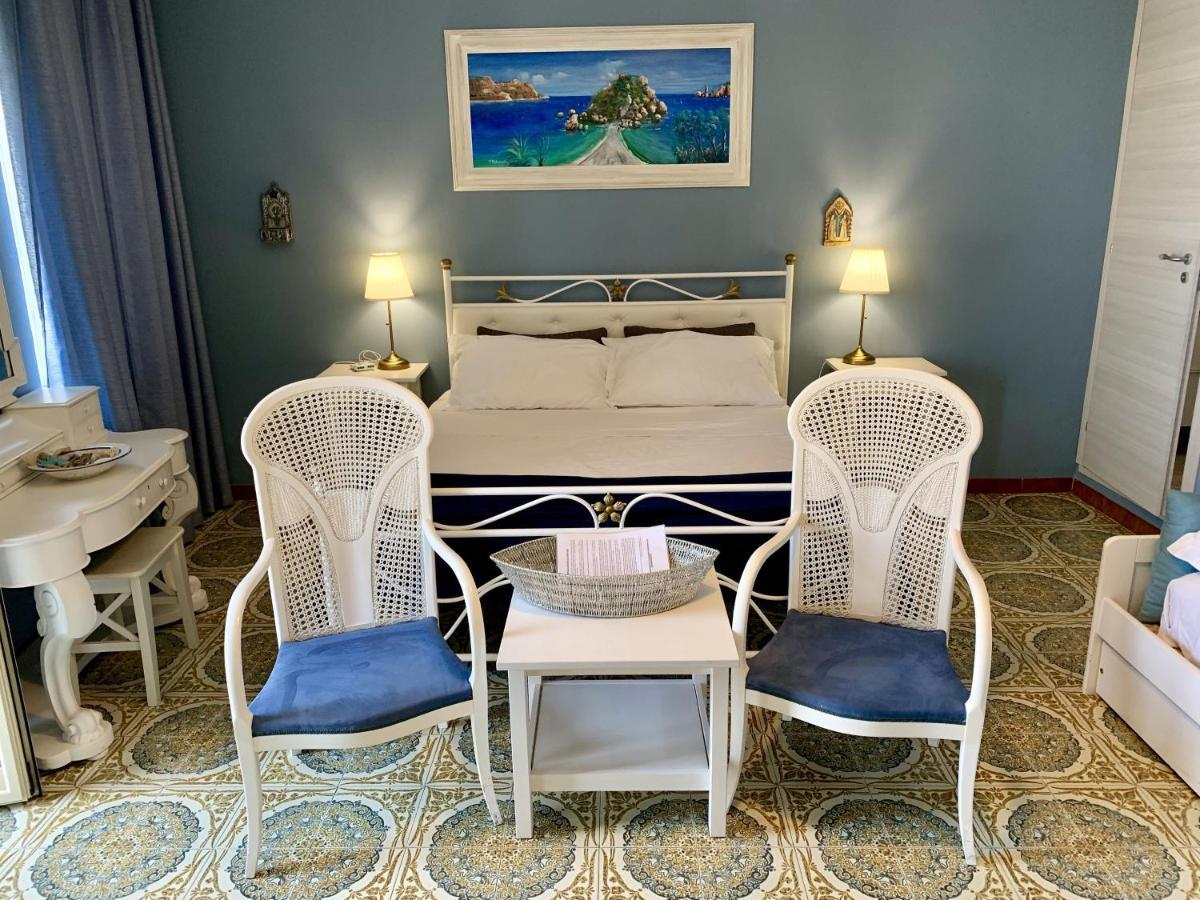 B&B A Due Passi Dal Mare Taormina Bagian luar foto