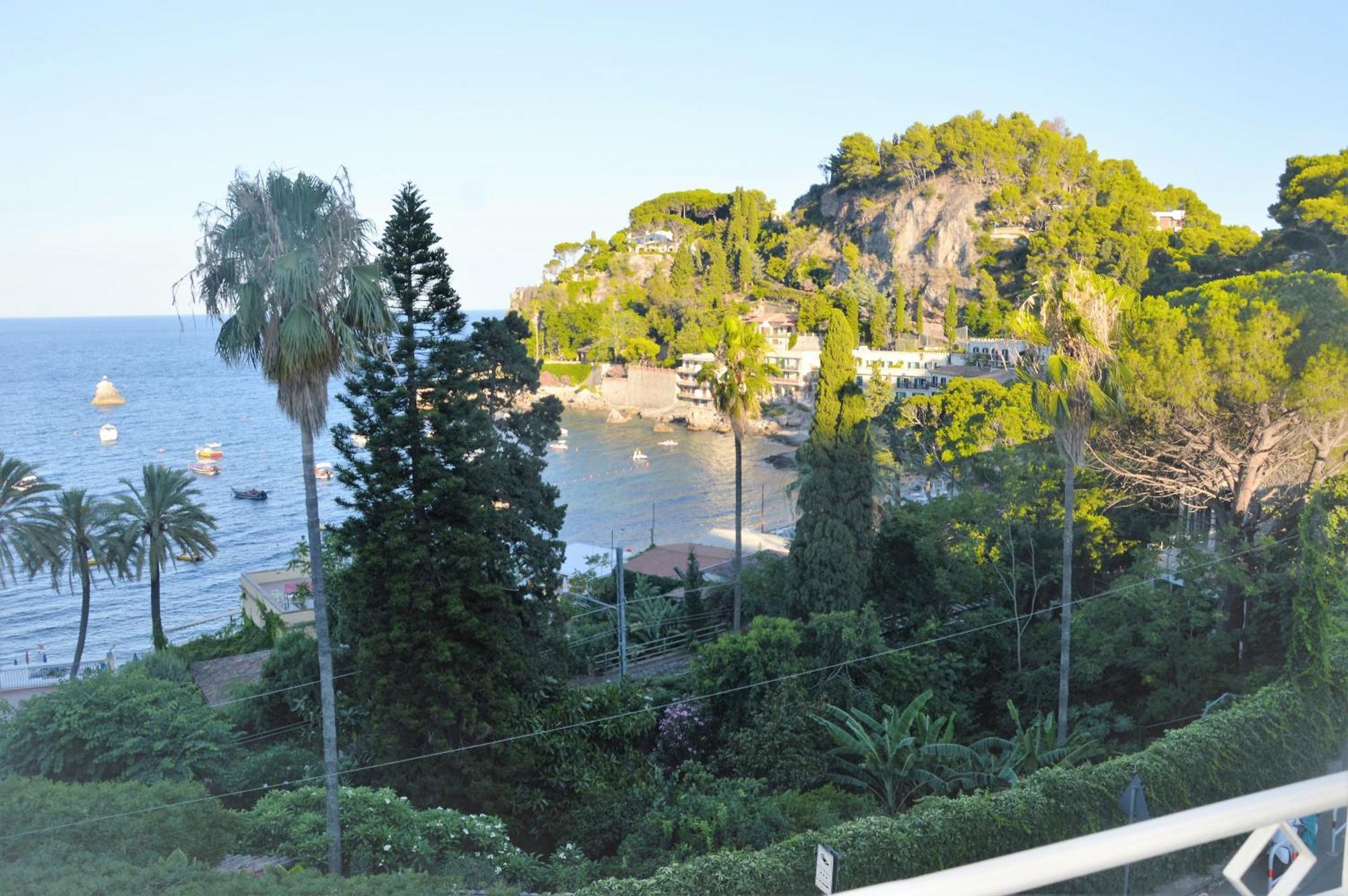 B&B A Due Passi Dal Mare Taormina Bagian luar foto