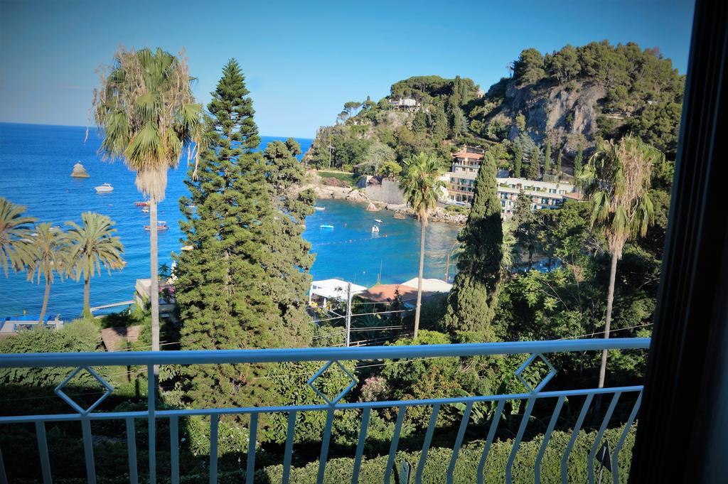 B&B A Due Passi Dal Mare Taormina Bagian luar foto