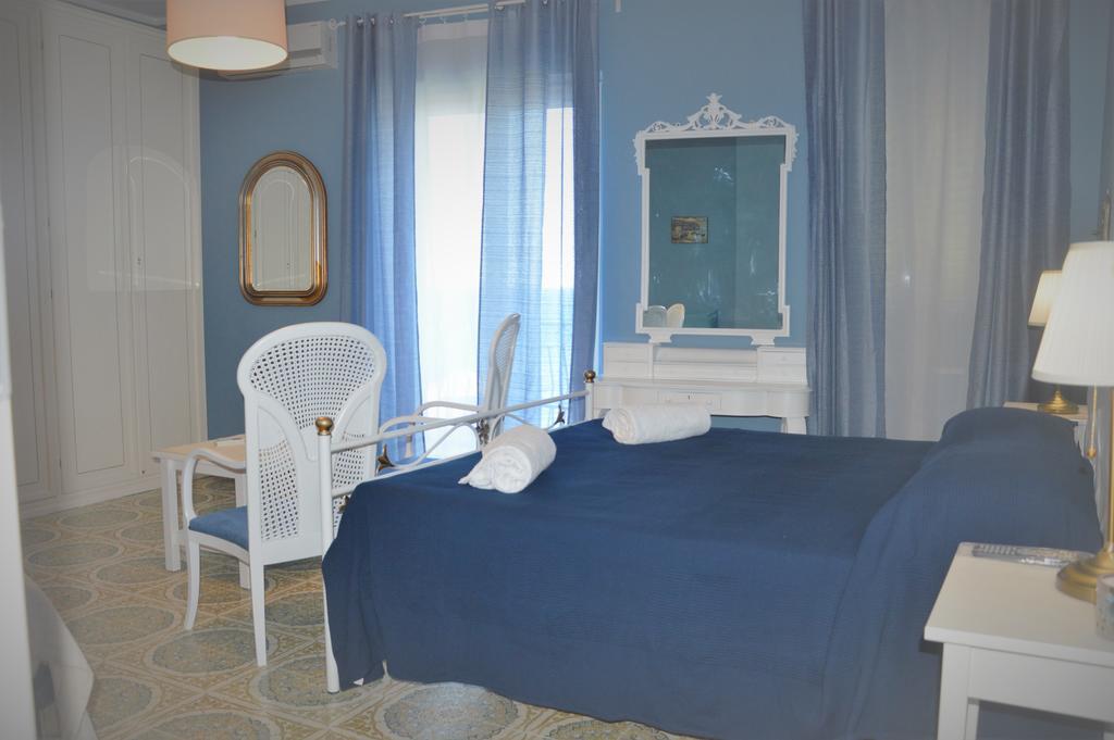 B&B A Due Passi Dal Mare Taormina Bagian luar foto