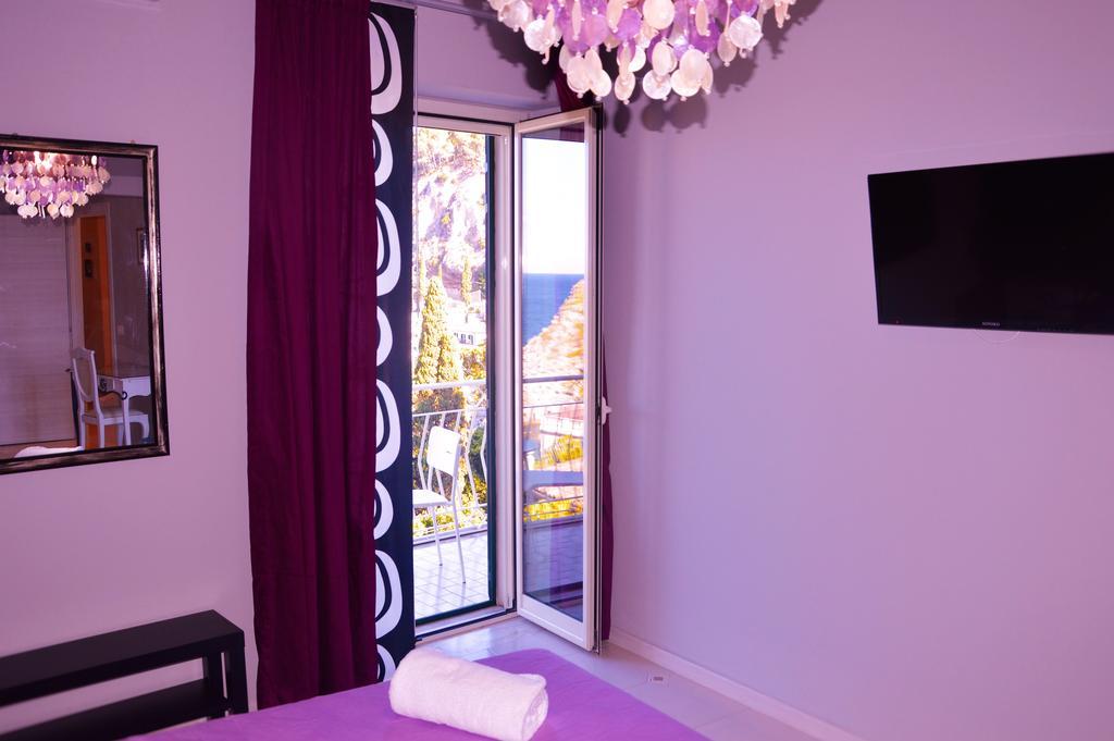 B&B A Due Passi Dal Mare Taormina Bagian luar foto