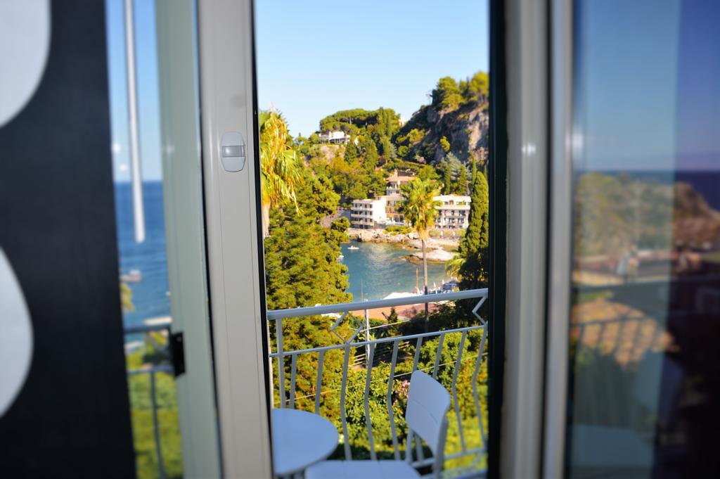 B&B A Due Passi Dal Mare Taormina Bagian luar foto