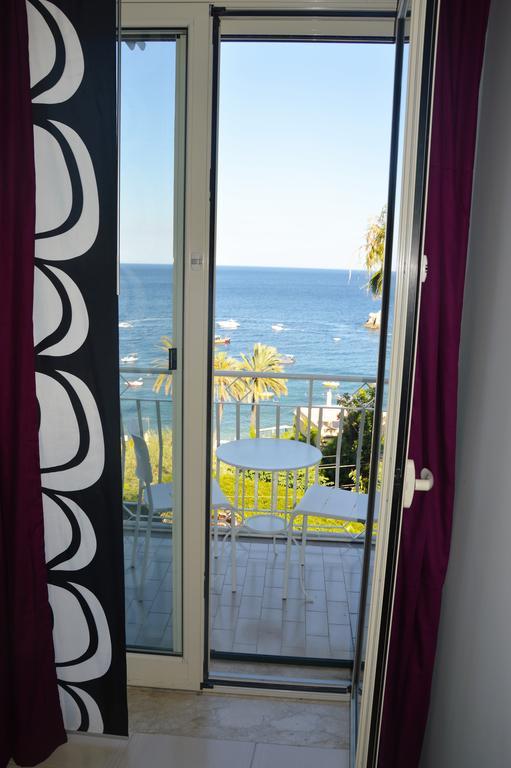 B&B A Due Passi Dal Mare Taormina Bagian luar foto
