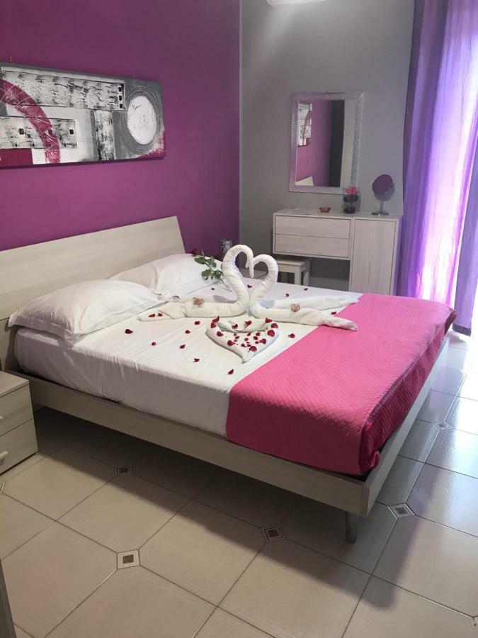 B&B A Due Passi Dal Mare Taormina Bagian luar foto