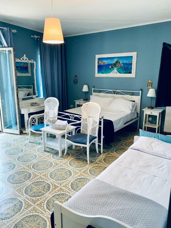 B&B A Due Passi Dal Mare Taormina Bagian luar foto